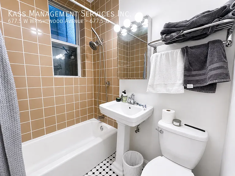 677-685.5 W Wrightwood Avenue — Photo 6