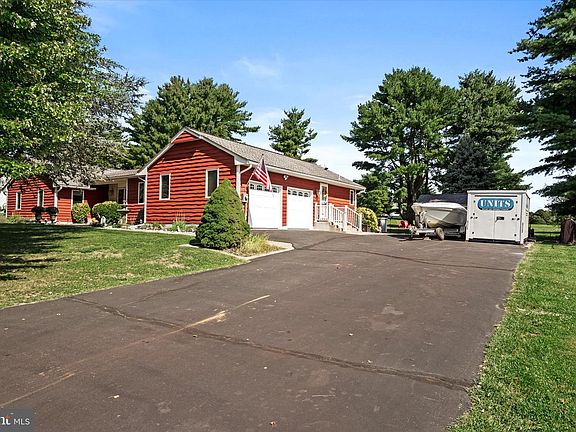 3rd image of 18 Hilltop Pl