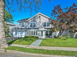 30 Meakin Ave, Rochelle Park, NJ 07662