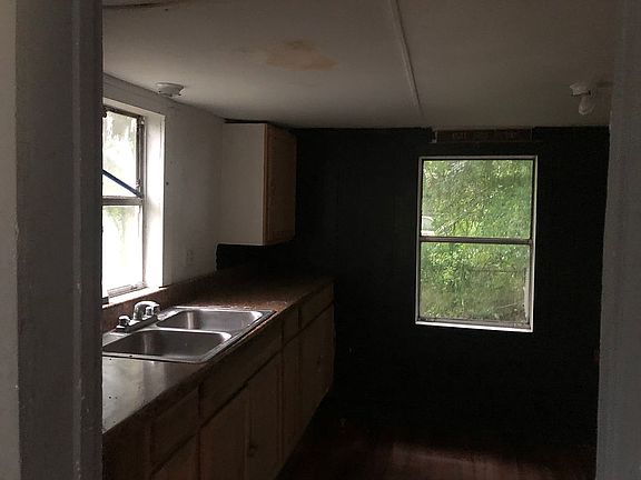 3rd image of 207 E Jackson St