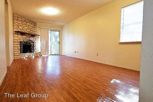 3rd image of 5 Deerfield Dr