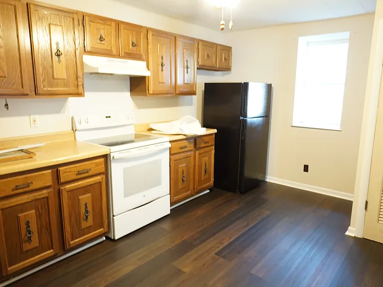 748 W Lincoln Hwy — Photo 2
