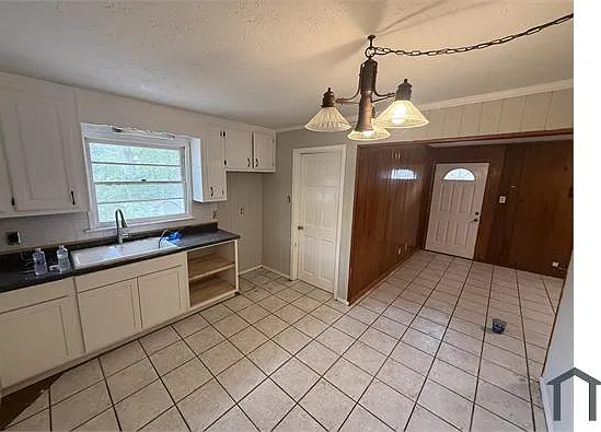 2113 Highland Ct — Photo 4