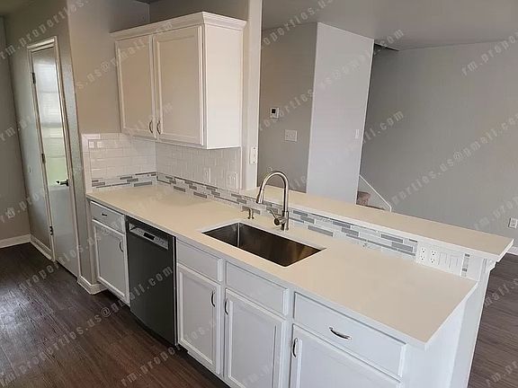 2nd image of 2874 Southampton Way