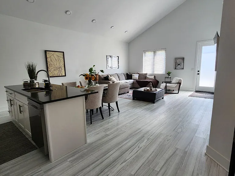 120 Clubhouse Bay — Photo 4