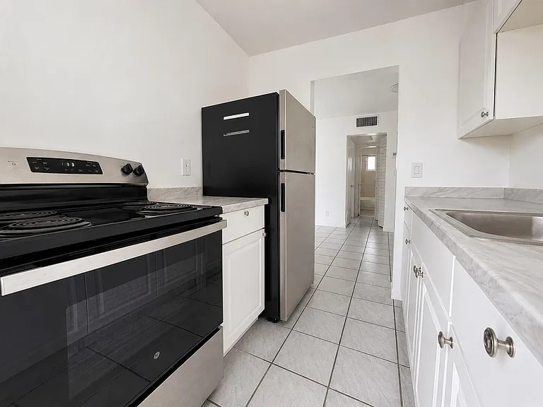 1857 Jefferson St #304 — Photo 6