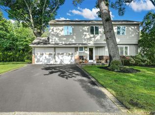 17 Gristmill Ct, Kings Park, NY 11754