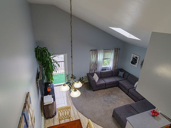 4th image of 972 E 88th St #207