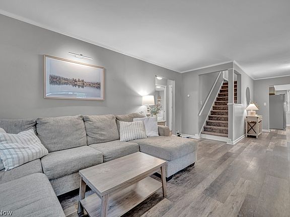 2nd image of 25555 Chatworth Dr