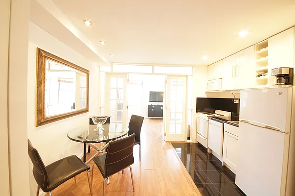 Rented by Manhattan Management Group | media 28