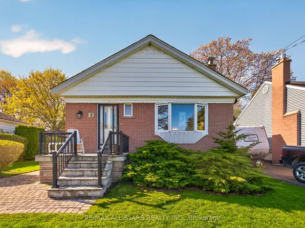 9 Martindale Rd, Toronto, ON M1M 2B6