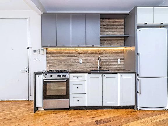 3rd image of 87 Montrose Ave APT 1L
