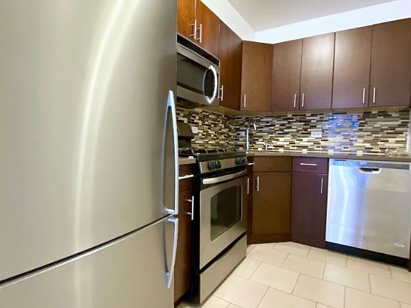 3rd image of 150 E 37th St APT 2A