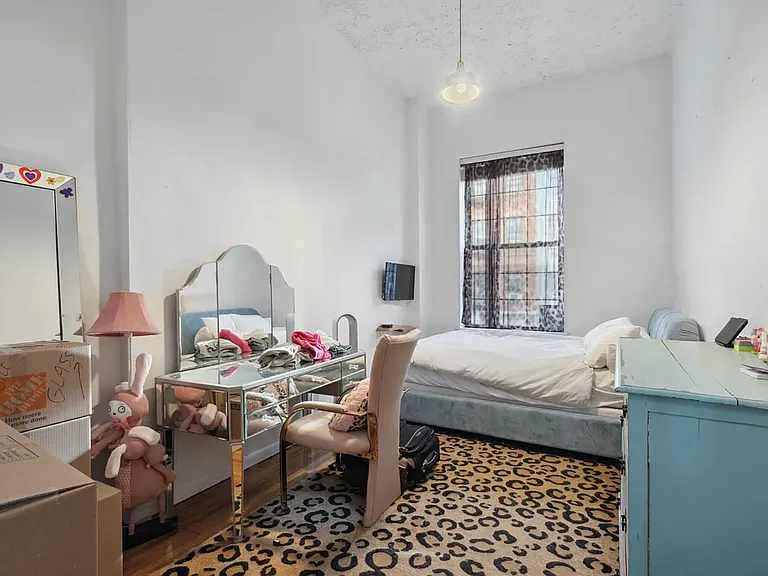 212 E 11th St #4 — Photo 7