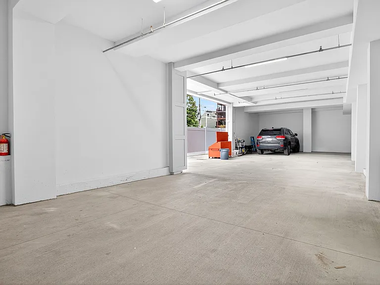 551 E 7th St #3 — Photo 17