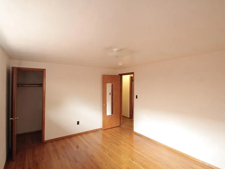 419 Franklin Ave #B — Photo 9