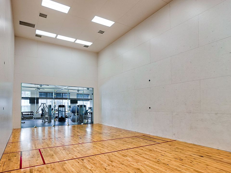 Racquetball court