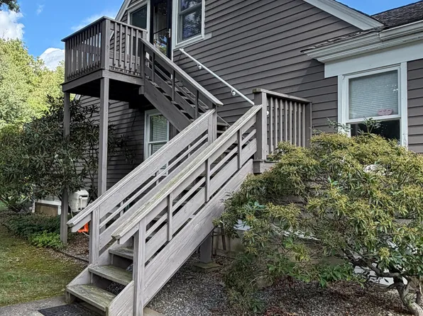 11 Bonazzo Dr #B, Trumbull, CT 06611