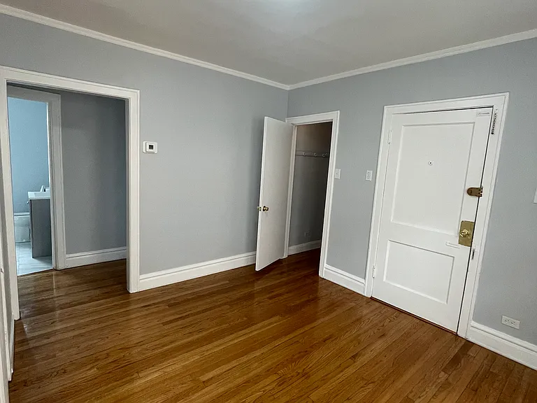 7329 N Honore St #2A — Photo 2