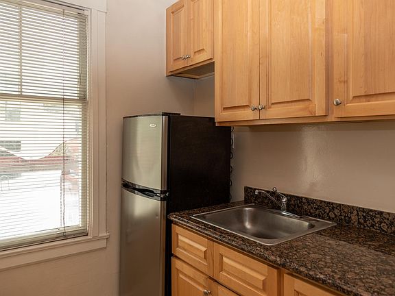 4th image of 2401 Sacramento St APT 1