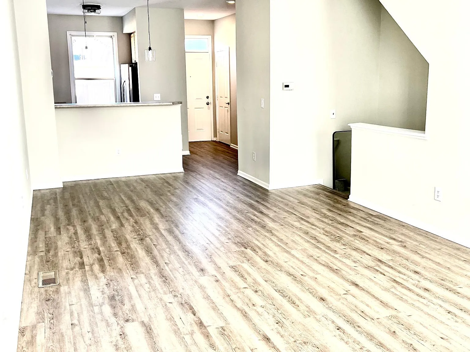 790 Bank St — Photo 4