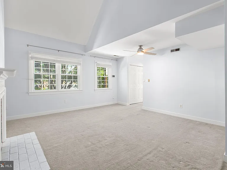1011 Charles St #C — Photo 30