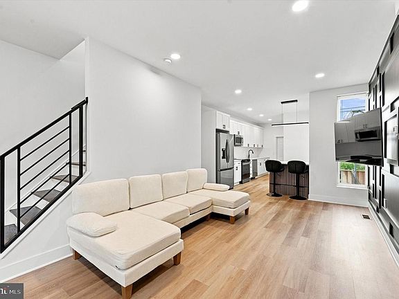 3rd image of 5051 Brown St