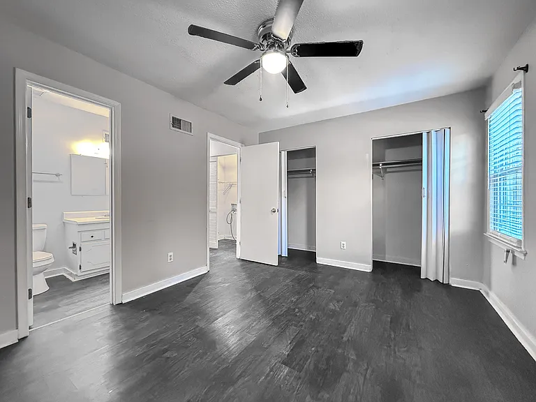 731 Coventry Ln — Photo 8