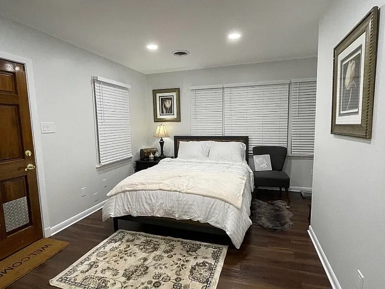 5003 Barnaby Ln #4 — Photo 1