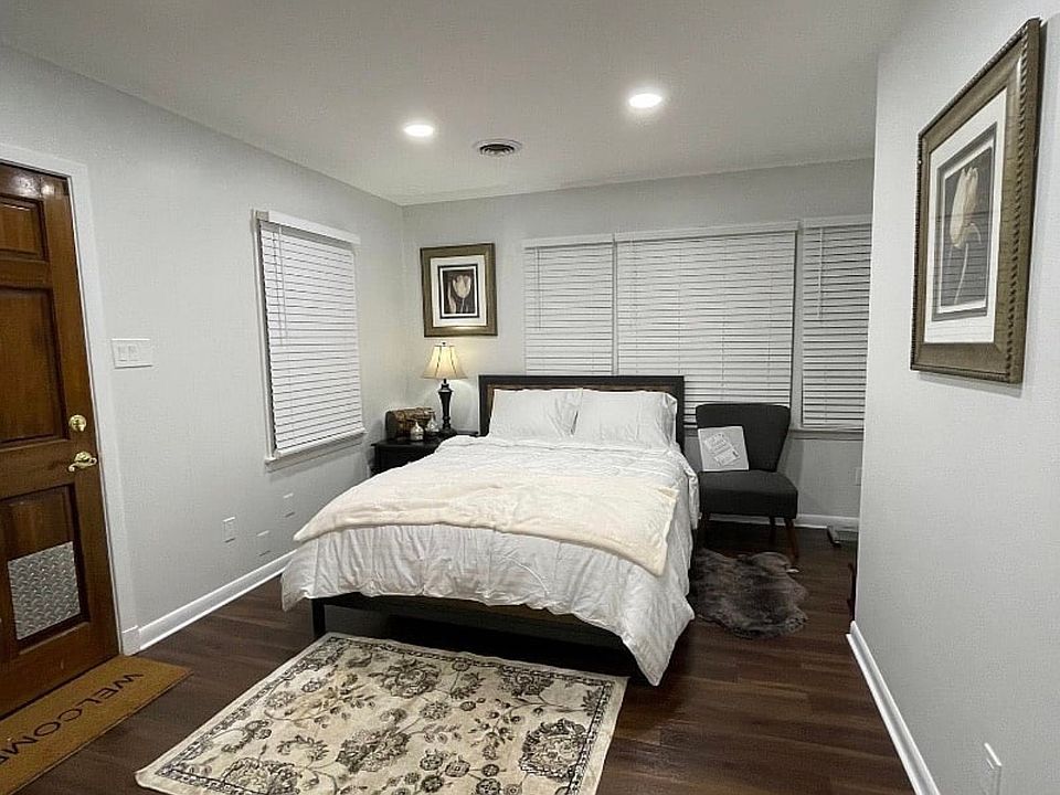 1st image of 5003 Barnaby Ln #4