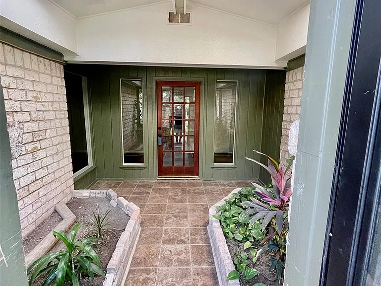12854 Westhorpe Dr — Photo 2