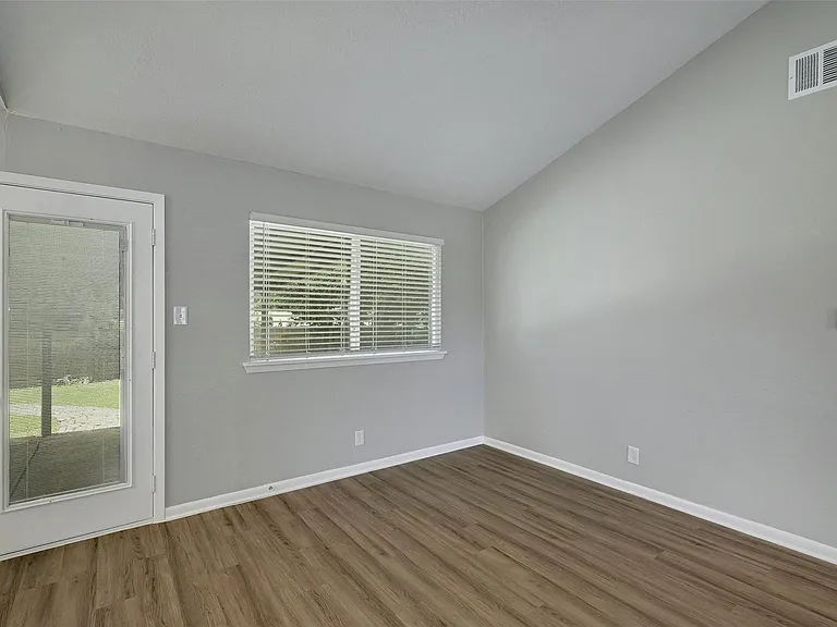 8527 Maine Dr — Photo 7