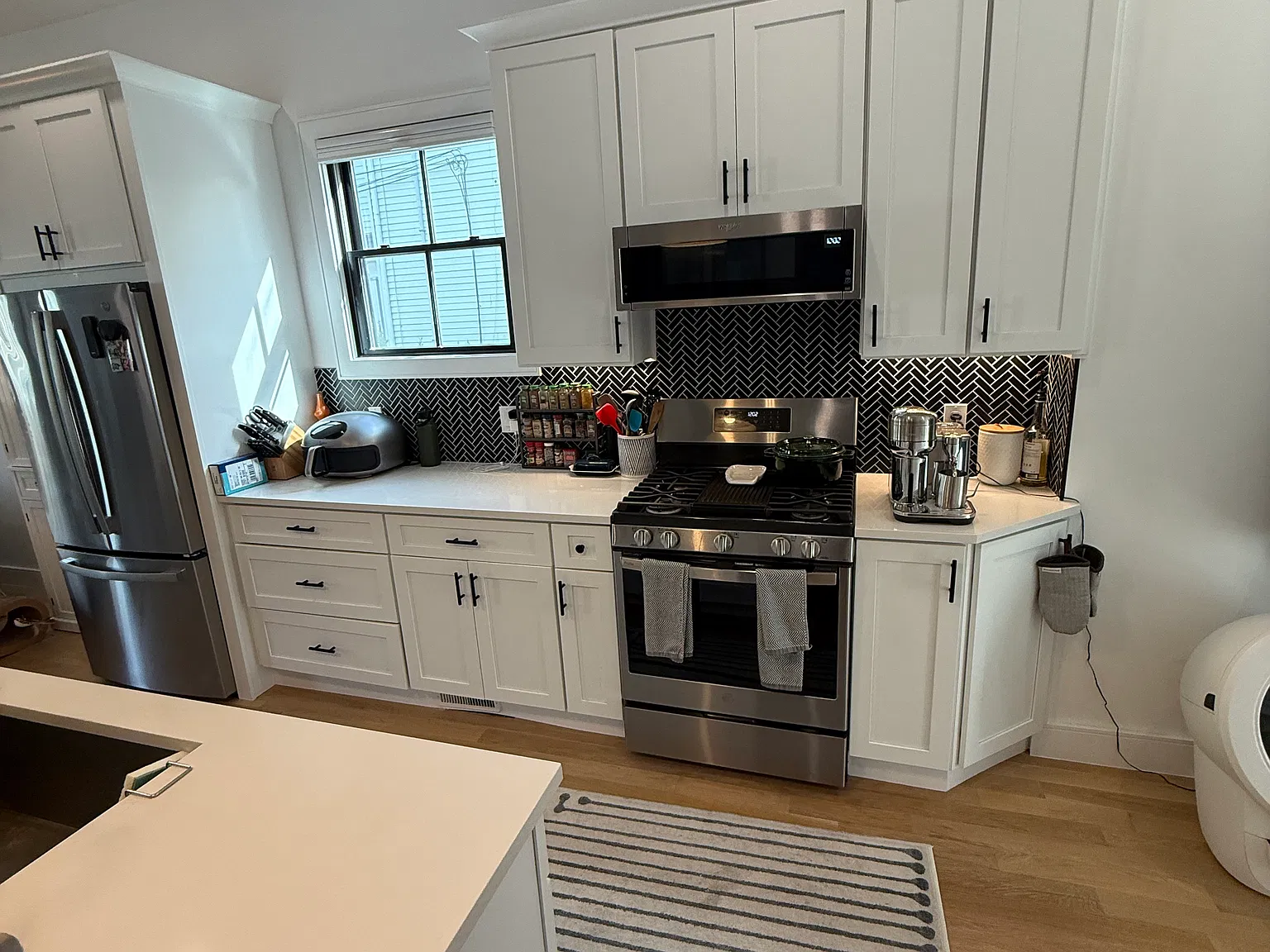 2 bed, 1200 sqft, $4,100 — Photo 4