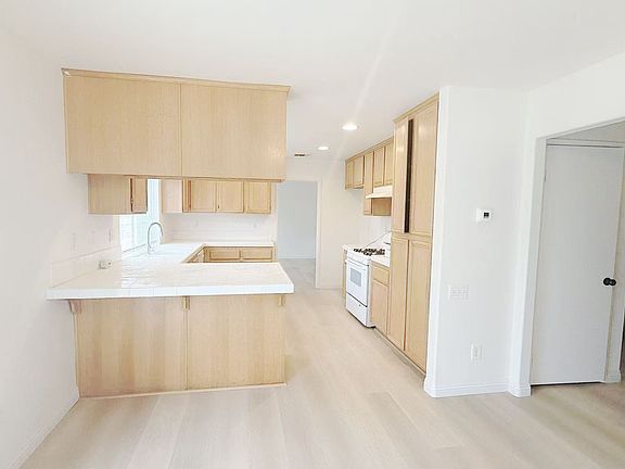 4th image of 5135 Iemez Cir