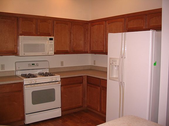 3rd image of 630 Mallory Hill