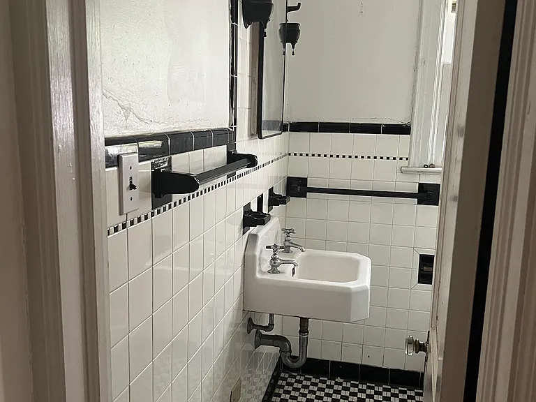 505 W Smith St #B — Photo 11