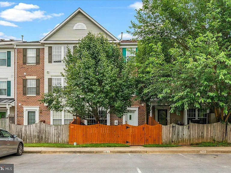 5227 Regal Ct — Photo 1