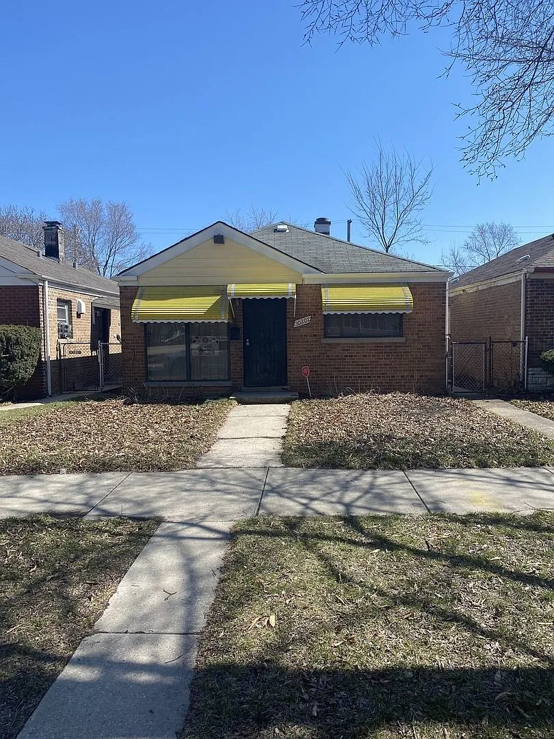 10207 S Oglesby Ave photo 1