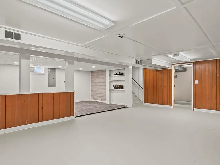 2054 Brentwood Dr — Photo 32