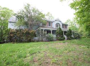 27 Macintosh Dr, Oxford, CT 06478