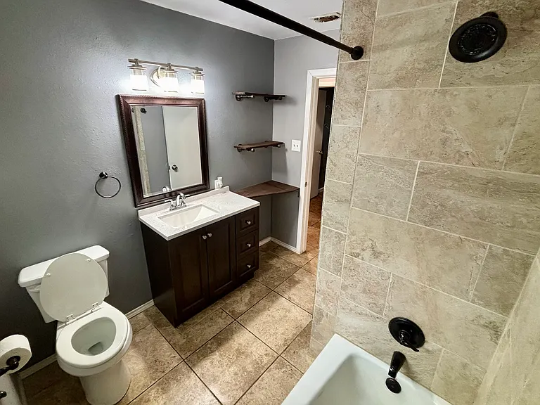 204 Brook St — Photo 3