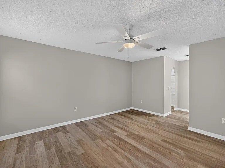 1845 Saga Ct — Photo 17