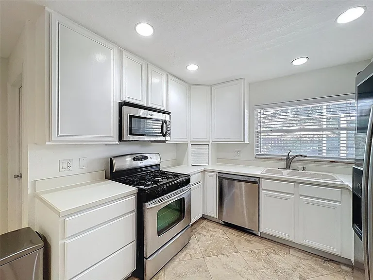 8029 Gillette Ct — Photo 12