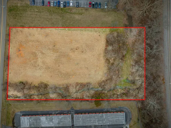 109 L P Auer Rd, Johnson City, TN 37604