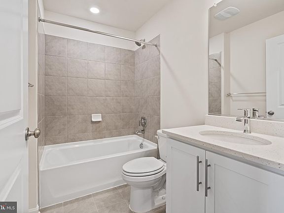 5th image of 721 Compass Way