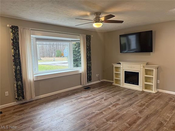 3rd image of 5998 Collins Rd