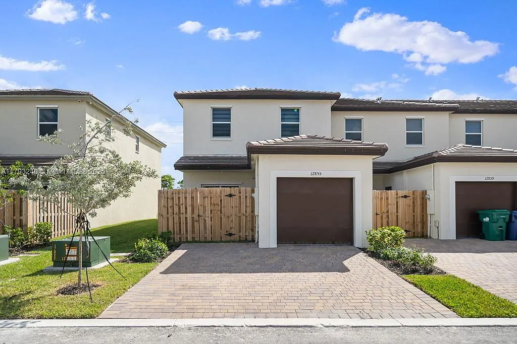 4 bed, 2.5 bath, 1872 sqft, $3,200 — Photo 1