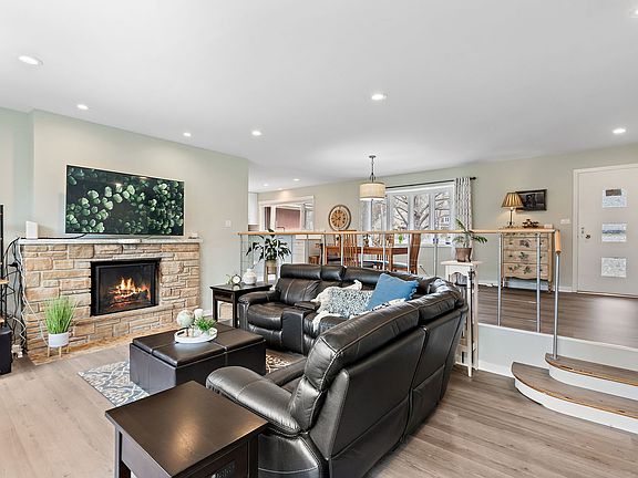 5th image of 82 Hickory Ln