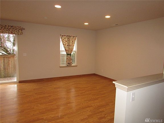 4th image of 10319 193rd Street Ct E