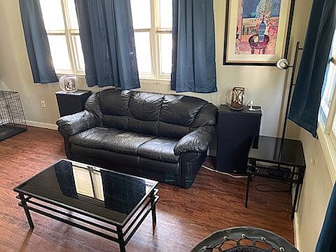5th image of 801 N Busey Ave